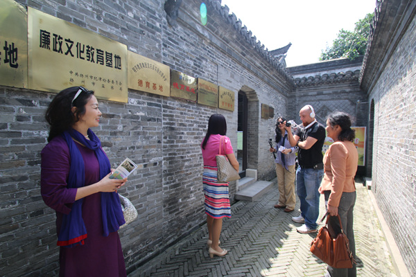 “跟随周恩来足迹”摄制组访周恩来少年读书处