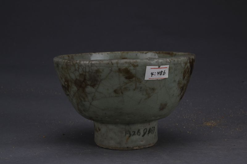明龙泉瓷碗