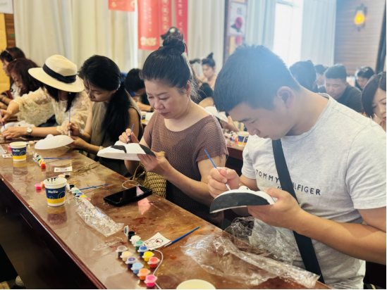 宝应博物馆成功举办 “双城家话 两岸同心 ——中华脸谱艺术体验”活动