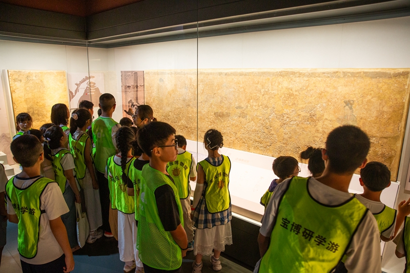宝应博物馆“瓷韵匠心——文物纹饰里的工匠精神”研学游活动圆满收官