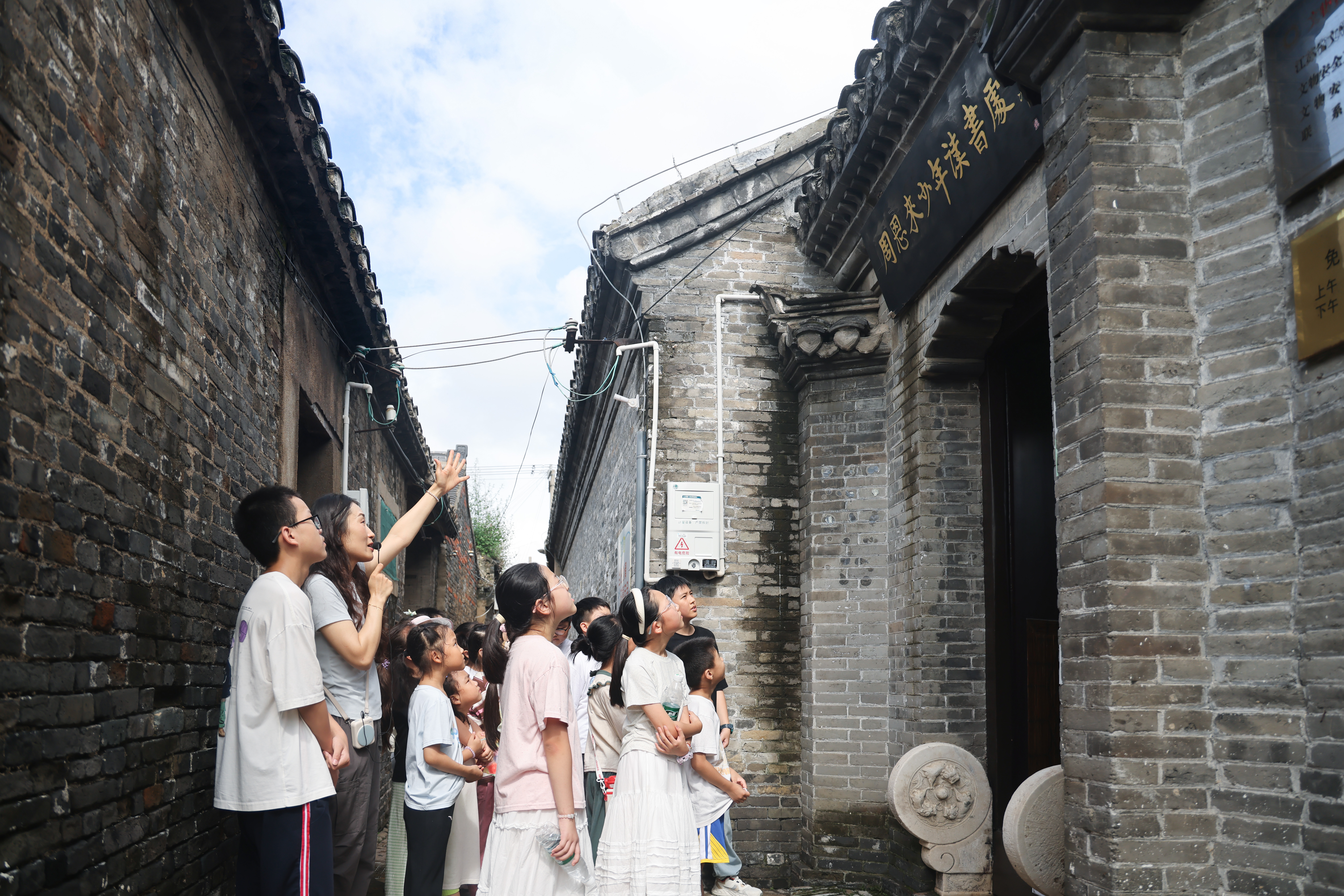 宝应博物馆成功举办竹编非遗承伟意，梅棠双色扇生香——周恩来少年读书暑期特色活动