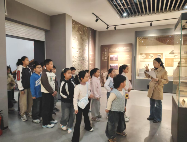 瓷韵含春润谷生 文旅服务暖童心 —— 宝应博物馆谷雨节气主题研学活动圆满落幕